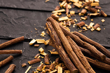 Dried organic licorice root pieces – natural herbal medicine for cough, sore throat and digestion